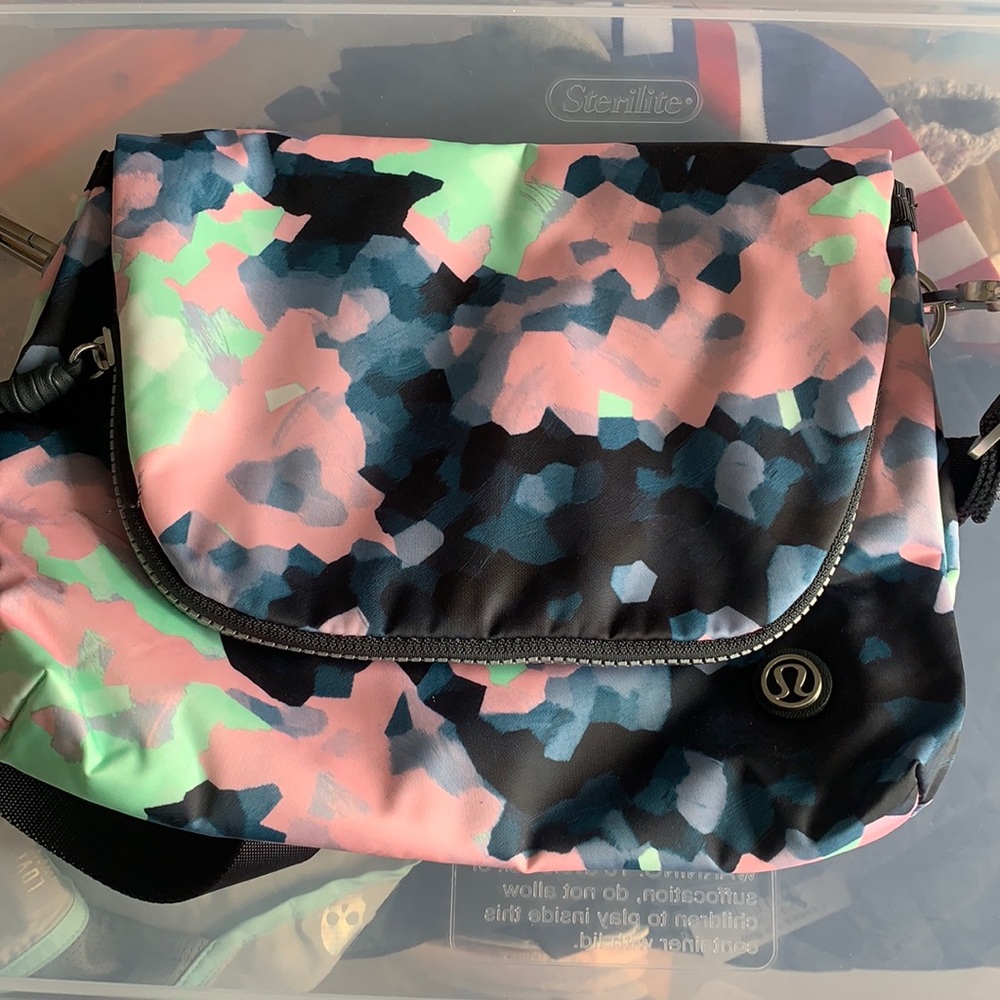 Lululemon crossbody party I’m festival crossbody
